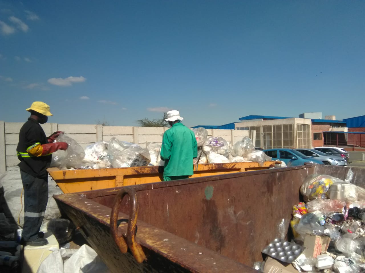 Recyclers at work at Pholosong Hospital